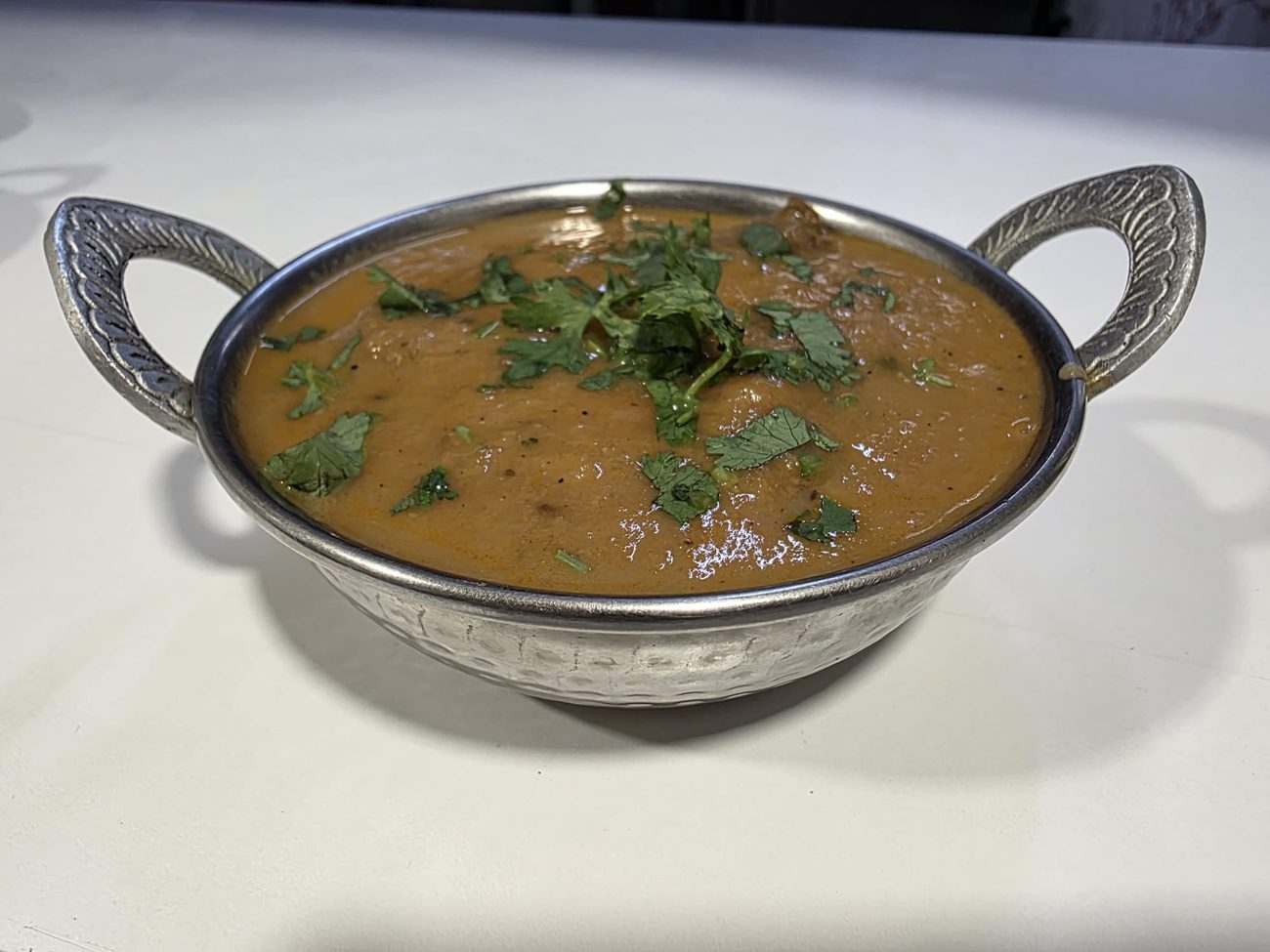Agneau curry traditionnel indien servi en kadai — Namaste India Nîmes
