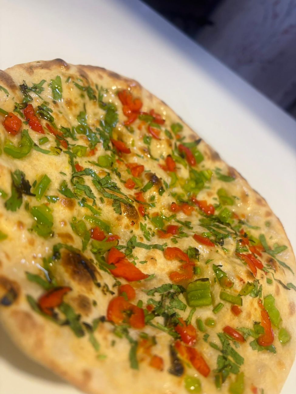 Nan mirchi, pain indien maison au piment cuit au four tandoor à Nîmes